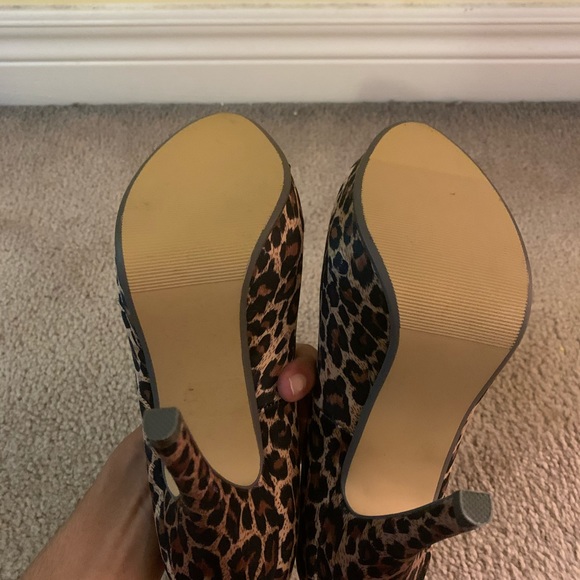 LIKE NEW- Steve Madden Heels - Picture 4 of 4